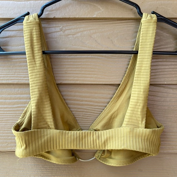 Vitamin A Skylar Ribbed O-Ring Bikini Top In Avocado Ecorib Size XS - Picture 3 of 4